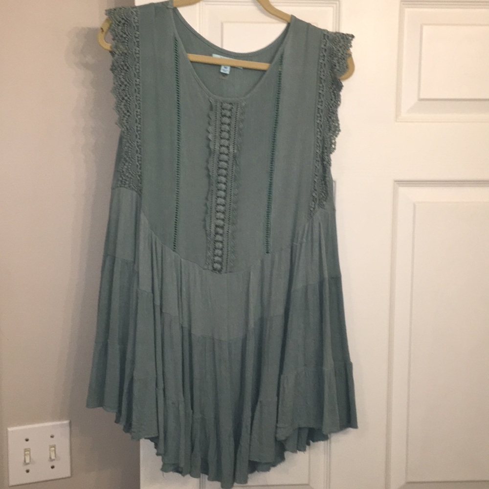 She and Sky tiered top